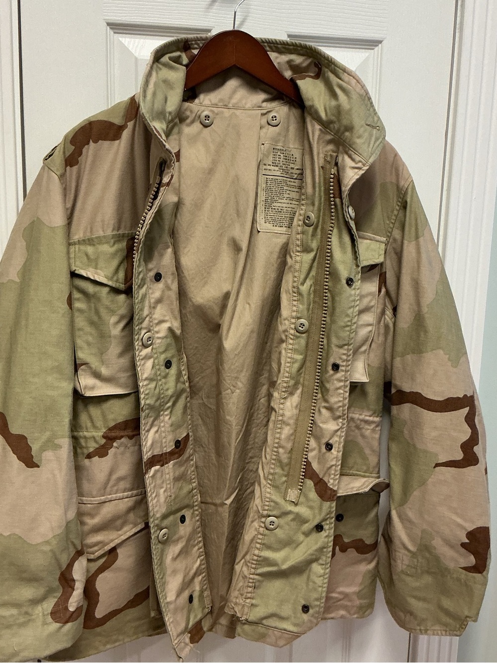 Desert Camo Military Cold Weather Field Jacket Class 4 Med Reg USGI DCU Camo